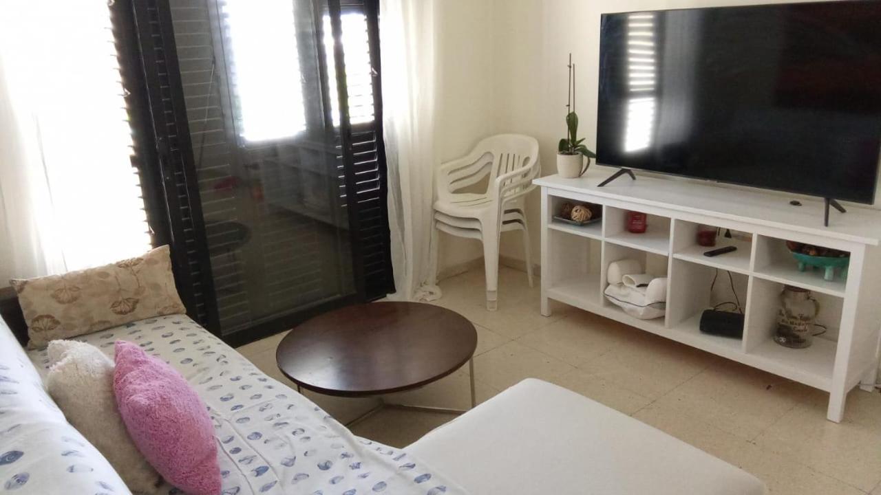 2 Bedroom Apartment In Makenzi Larnaca Dış mekan fotoğraf